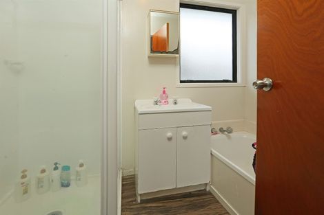 Photo of property in 4 Landsdale Place, Massey, Auckland, 0614