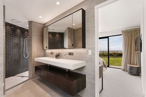 Photo of property in 3 Inverness Lane, Redcliffs, Christchurch, 8081