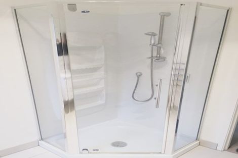 Photo of property in 20 Exeter Place, Unsworth Heights, Auckland, 0632