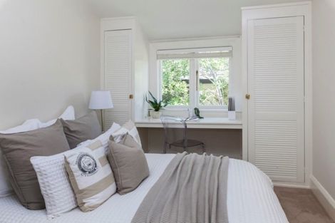 Photo of property in 26 Saint Andrews Square, Strowan, Christchurch, 8052