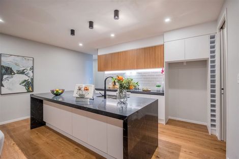 Photo of property in 17 Mcindoe Road, Kumeu, 0810