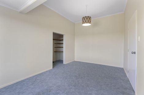 Photo of property in 32 Ngamotu Road, Moturoa, New Plymouth, 4310