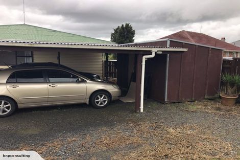 Photo of property in 20 Vodanovich Road, Te Atatu South, Auckland, 0610