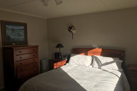 Photo of property in 32 Whitechapel Grove, Stokes Valley, Lower Hutt, 5019