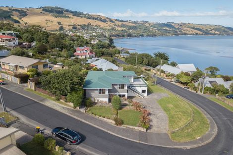 Photo of property in 19 Bayne Terrace, Macandrew Bay, Dunedin, 9014
