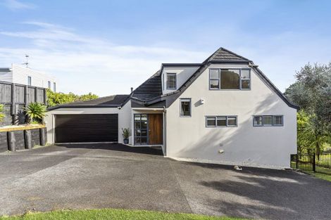 Photo of property in 2/79 Island Road, Beach Haven, Auckland, 0626