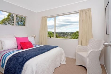 Photo of property in 1/1 Heathglen Place, Bayview, Auckland, 0629