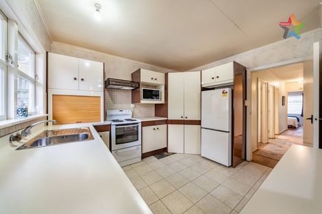 Photo of property in 385 Stokes Valley Road, Stokes Valley, Lower Hutt, 5019