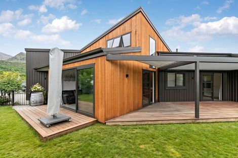 Photo of property in 20 Adamson Drive, Arrowtown, 9302