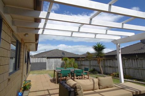 Photo of property in 12 Bellshill Close, Wattle Downs, Auckland, 2103