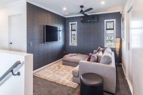 Photo of property in 16 Bridget Court, Red Beach, 0932