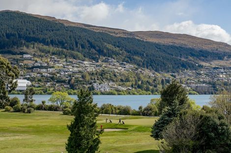 Photo of property in 12 Grove Lane, Kelvin Heights, Queenstown, 9300