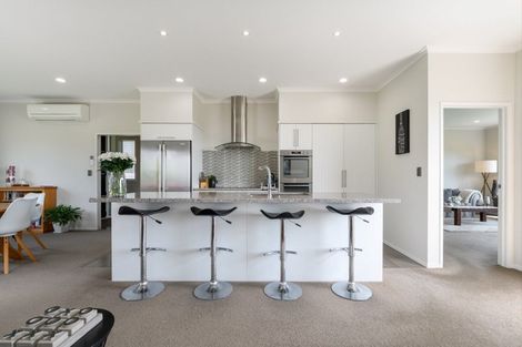 Photo of property in 11 Broadwater Close, Pyes Pa, Tauranga, 3112