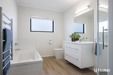 Photo of property in 5 Moet Crescent, Waihi Beach, 3611