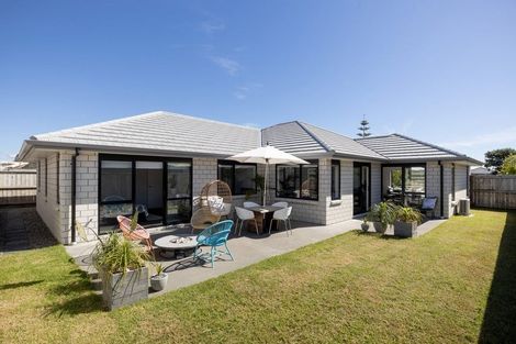 Photo of property in 6 Harding Drive, Papamoa Beach, Papamoa, 3118