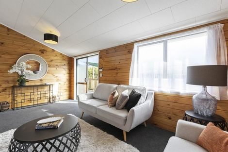 Photo of property in 2/44 Hayman Place, Beach Haven, Auckland, 0626