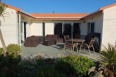 Photo of property in 31 Marine Parade South, Foxton Beach, Foxton, 4815