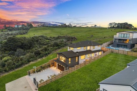 Photo of property in 12 Makumaku Place, Long Bay, Auckland, 0630