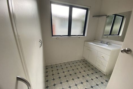 Photo of property in 9 Bridge Avenue, Te Atatu South, Auckland, 0610