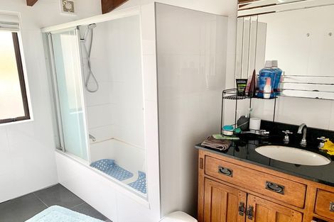 Photo of property in 2/1 Mayfair Crescent, Mairangi Bay, Auckland, 0630