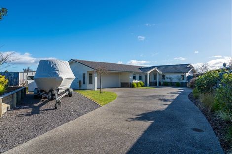 Photo of property in 5 Pukenamu Road, Rainbow Point, Taupo, 3330