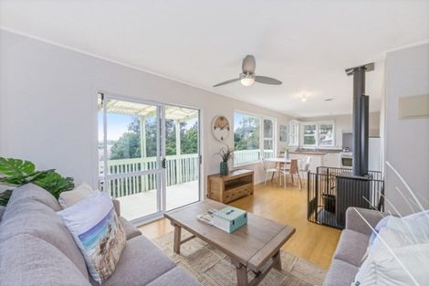 Photo of property in 45 Wade River Road, Stanmore Bay, Whangaparaoa, 0932