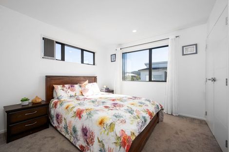 Photo of property in 32 Huarahi Pai Road, Huapai, Kumeu, 0810