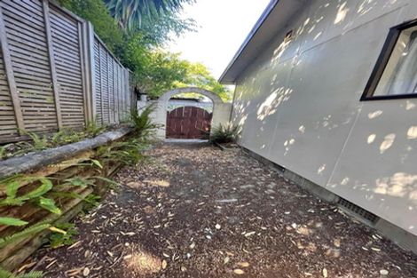 Photo of property in 84 Island Bay Road, Beach Haven, Auckland, 0626