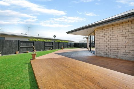 Photo of property in 32 Coleraine Drive, Rototuna, Hamilton, 3210