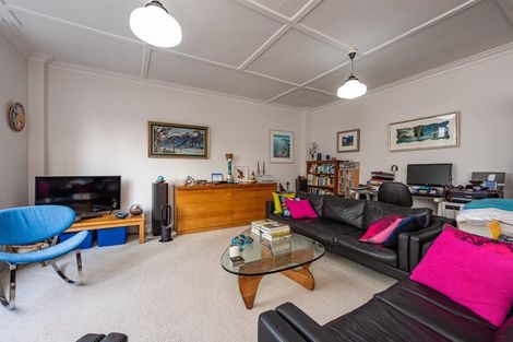 Photo of property in 2/246 Oriental Parade, Oriental Bay, Wellington, 6011