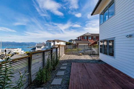 Photo of property in 27 Tamworth Crescent, Newlands, Wellington, 6037