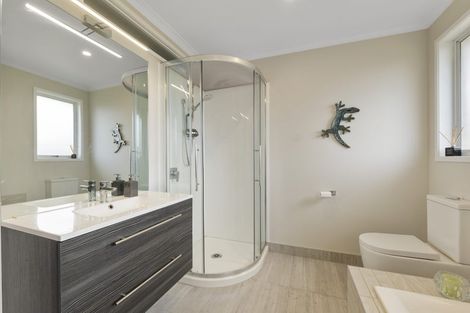 Photo of property in 3 Climie Crescent, Hawera, 4610