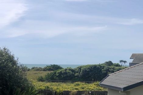 Photo of property in 135 Field Way, Waikanae Beach, Waikanae, 5036