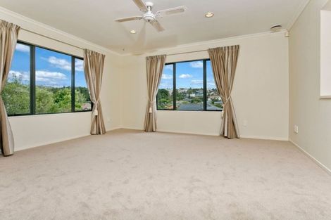 Photo of property in 16 Phoebe Meikle Place, Torbay, Auckland, 0630