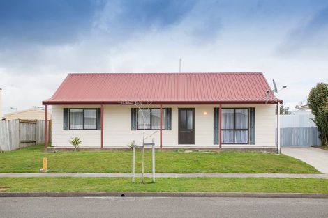 Photo of property in 79 Hillcrest Drive, Kelvin Grove, Palmerston North, 4414