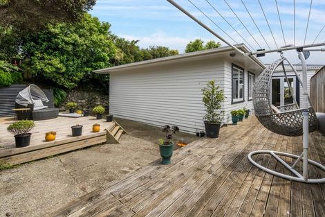 Photo of property in 76 Grays Road, Camborne, Porirua, 5026