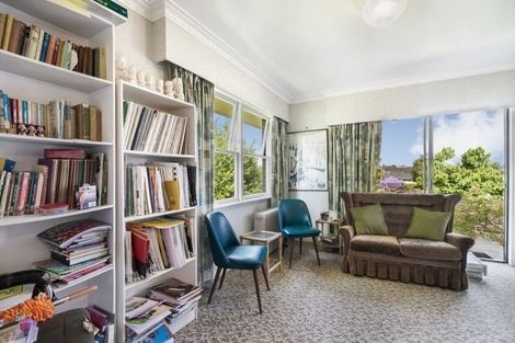 Photo of property in 10 Scanlen Terrace, Kelston, Auckland, 0602