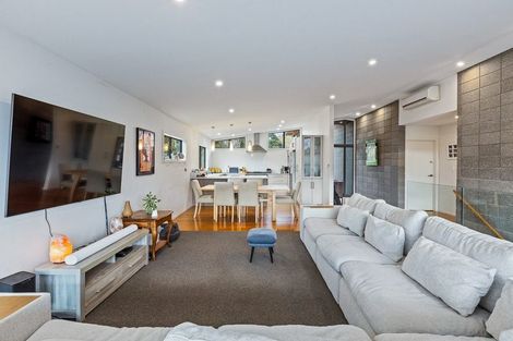 Photo of property in 26 Hawaiian Parade, Arkles Bay, Whangaparaoa, 0932