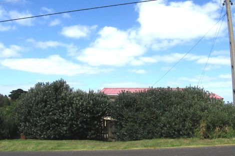 Photo of property in 14 Alison Road, Surfdale, Waiheke Island, 1081