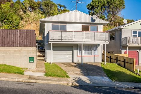 Photo of property in 32 Kingsley Street, Stokes Valley, Lower Hutt, 5019