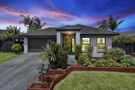 Photo of property in 25 Girvan Terrace, Wattle Downs, Auckland, 2103