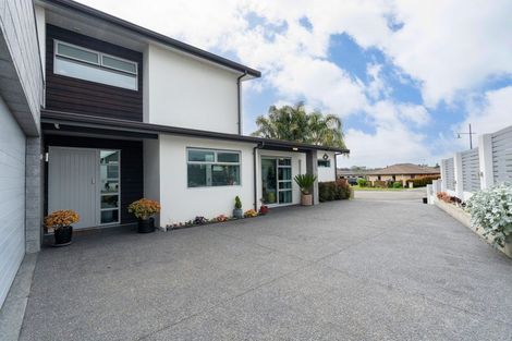 Photo of property in 8 Ruru Place, Levin, 5510