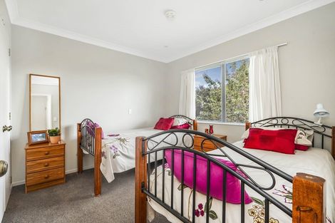 Photo of property in 11 Sunset Close, Western Heights, Hamilton, 3200