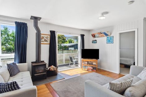 Photo of property in 7a Hona Street, Waikanae Beach, Waikanae, 5036