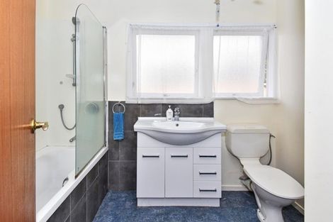 Photo of property in 2/20 Gibbons Road, Weymouth, Auckland, 2103