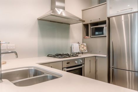 Photo of property in 2/35 Victoria Road, Mount Maunganui, 3116