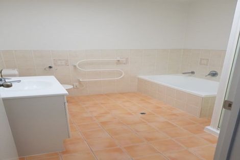 Photo of property in 5/14 Fields Parade, Oteha, Auckland, 0632