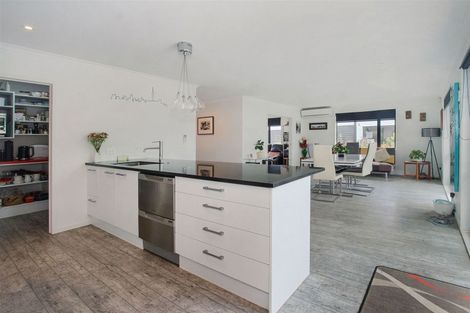 Photo of property in 3 Seaway Road, Clarks Beach, 2122