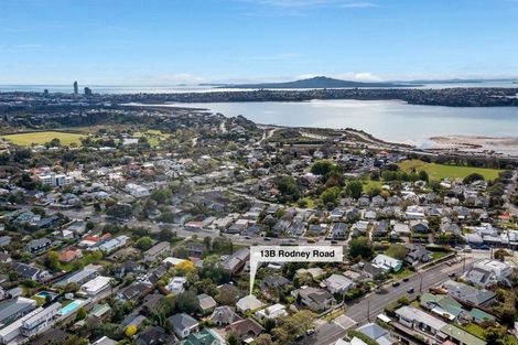 Photo of property in 13b Rodney Road, Northcote Point, Auckland, 0627