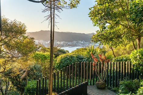 Photo of property in 77 Palliser Road, Roseneath, Wellington, 6011